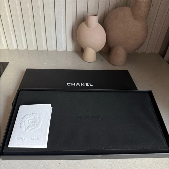 CHANEL Gold and Pearl triple Strand Necklace - Picture 4 of 7